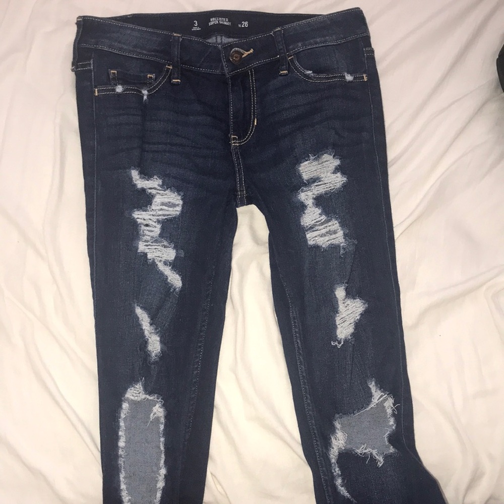 HOLLISTER DARK BLUE RIPPED SKINNY JEANS